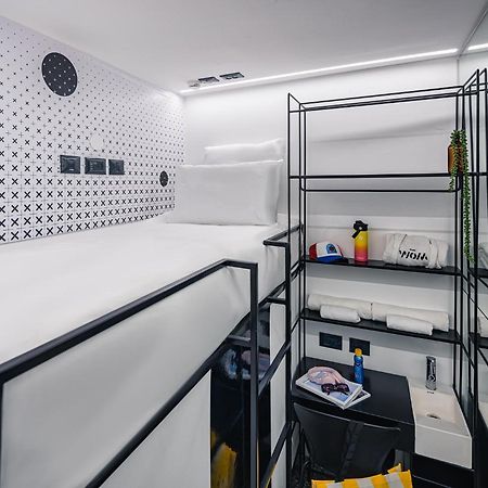 Wom Beach Pod Hotel - A Member Of Brown Hotels テル・アビブ エクステリア 写真