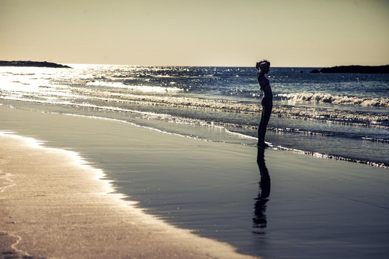 Wom Beach Pod Hotel - A Member Of Brown Hotels テル・アビブ エクステリア 写真