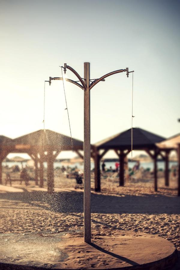 Wom Beach Pod Hotel - A Member Of Brown Hotels テル・アビブ エクステリア 写真