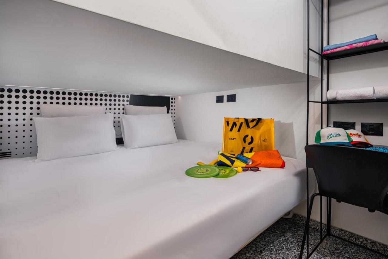 Wom Beach Pod Hotel - A Member Of Brown Hotels テル・アビブ エクステリア 写真