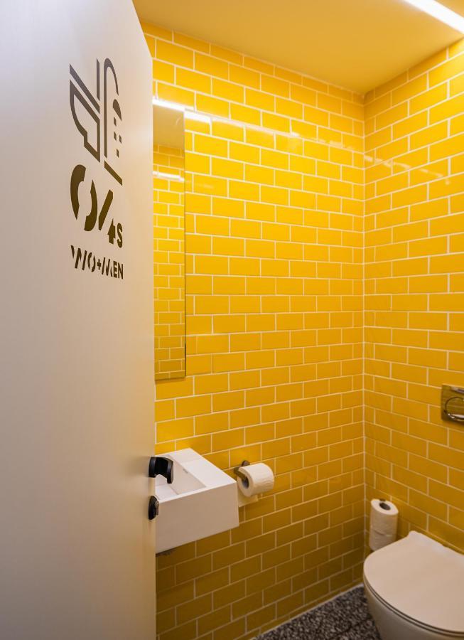 Wom Beach Pod Hotel - A Member Of Brown Hotels テル・アビブ エクステリア 写真